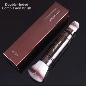 Hourglass Dual-Ended Brush - Black and White
